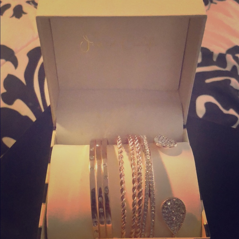 8 Piece bracelet set in rose gold